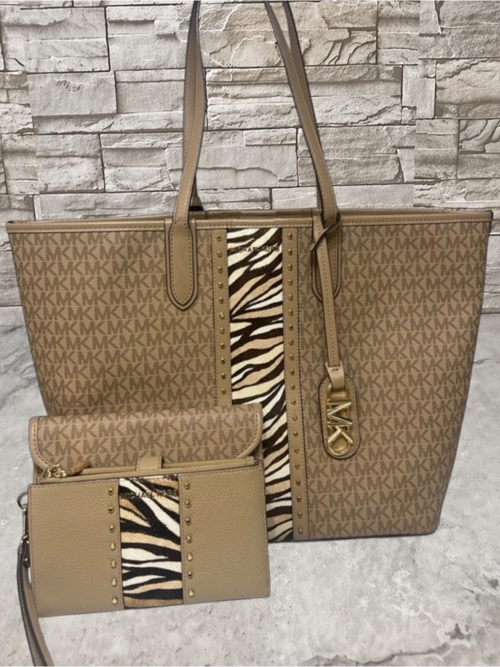 Michael Kors Eliza XL Safari Tote+Matching Wallet Calf Hair Center Stripe Camel
